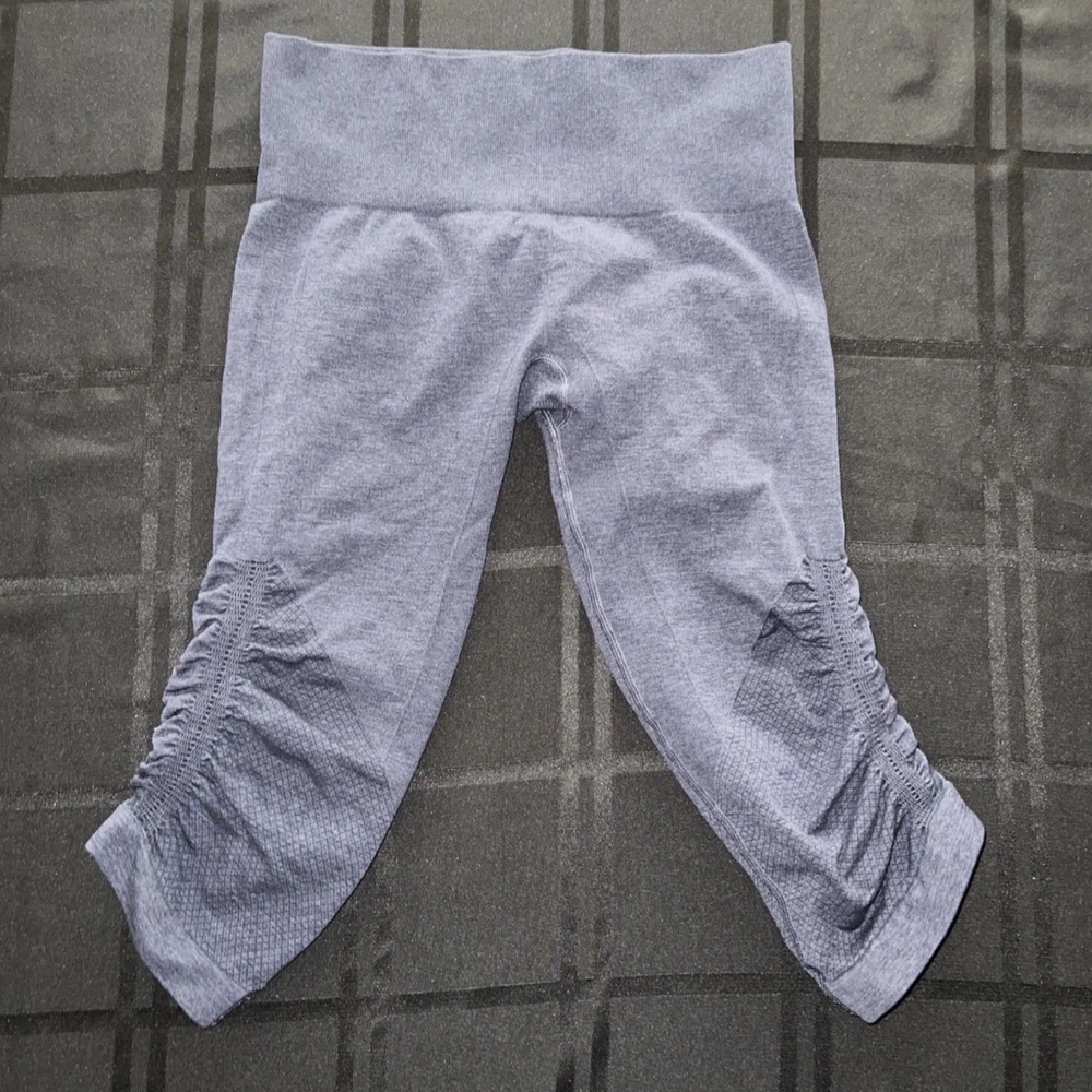 Lululemon Athletica Gray Capri Leggings Size 6